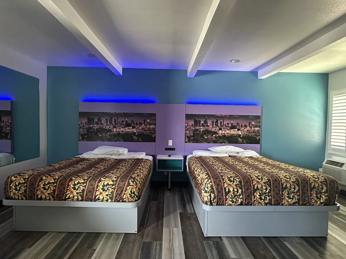Clean and comfortable double queen bed room at Fountain Inn Motel
