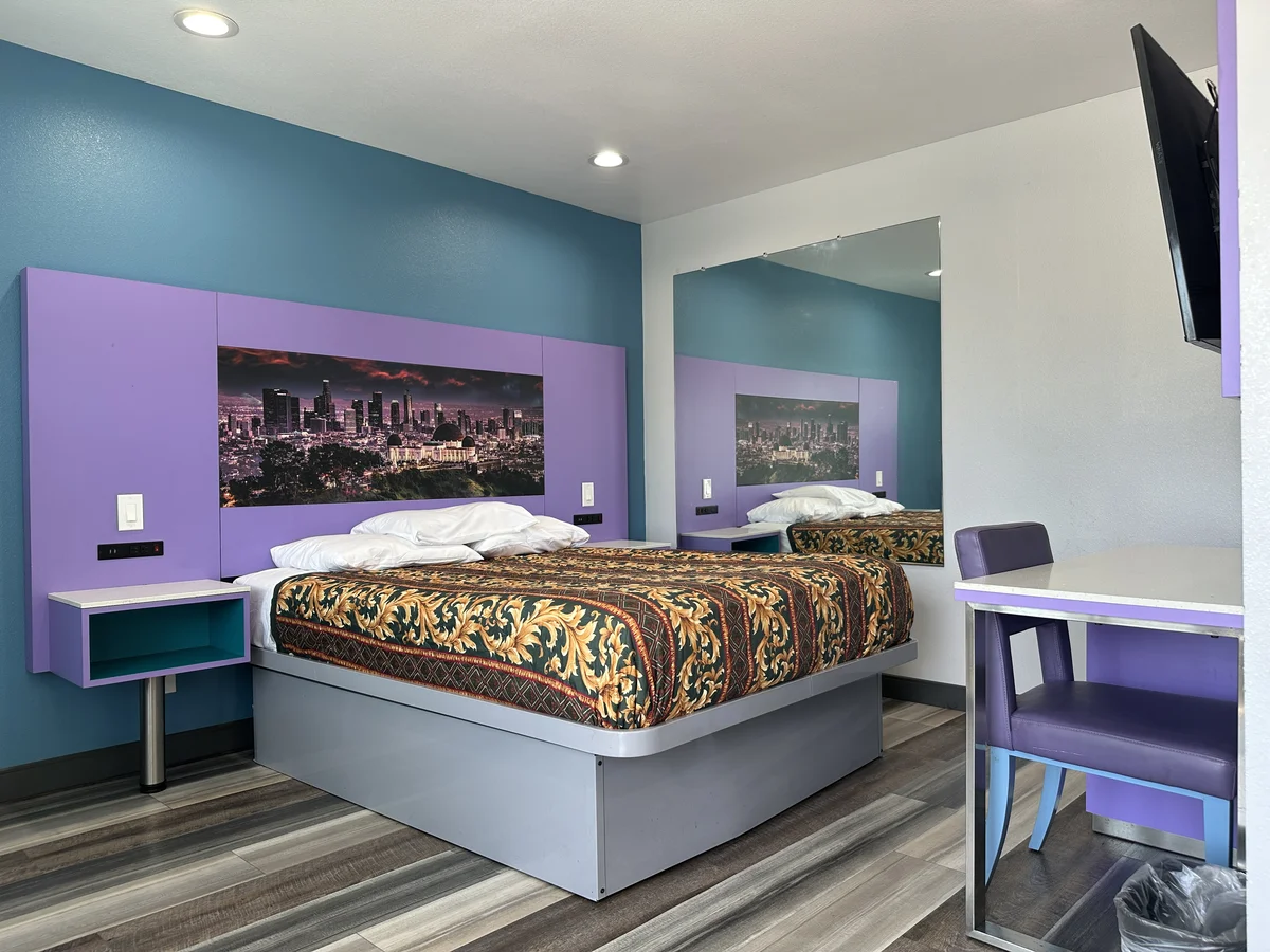 Fountain Inn Motel single queen bedroom